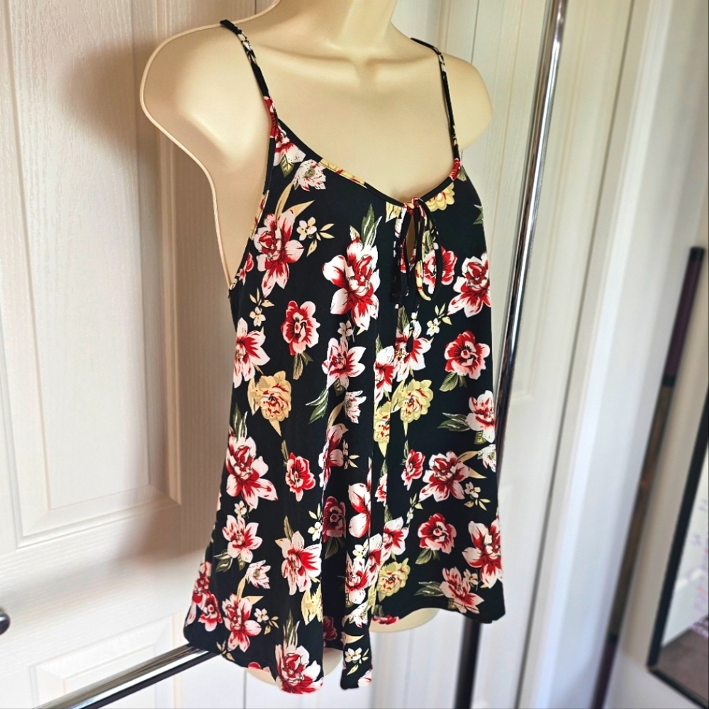 Ricki's BB Collection Strappy Keyhole Top, L